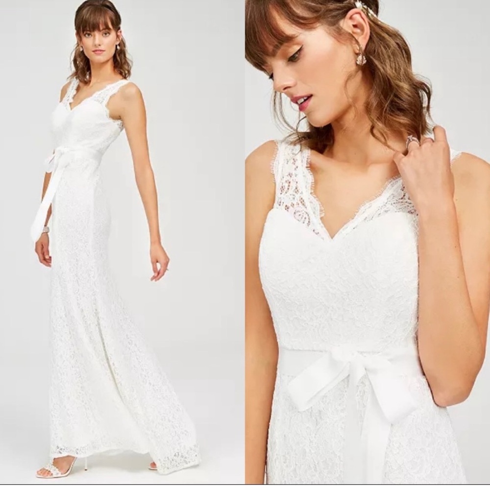 Adrianna Papell Women's Lace V-neck Gown- NWT size 8
